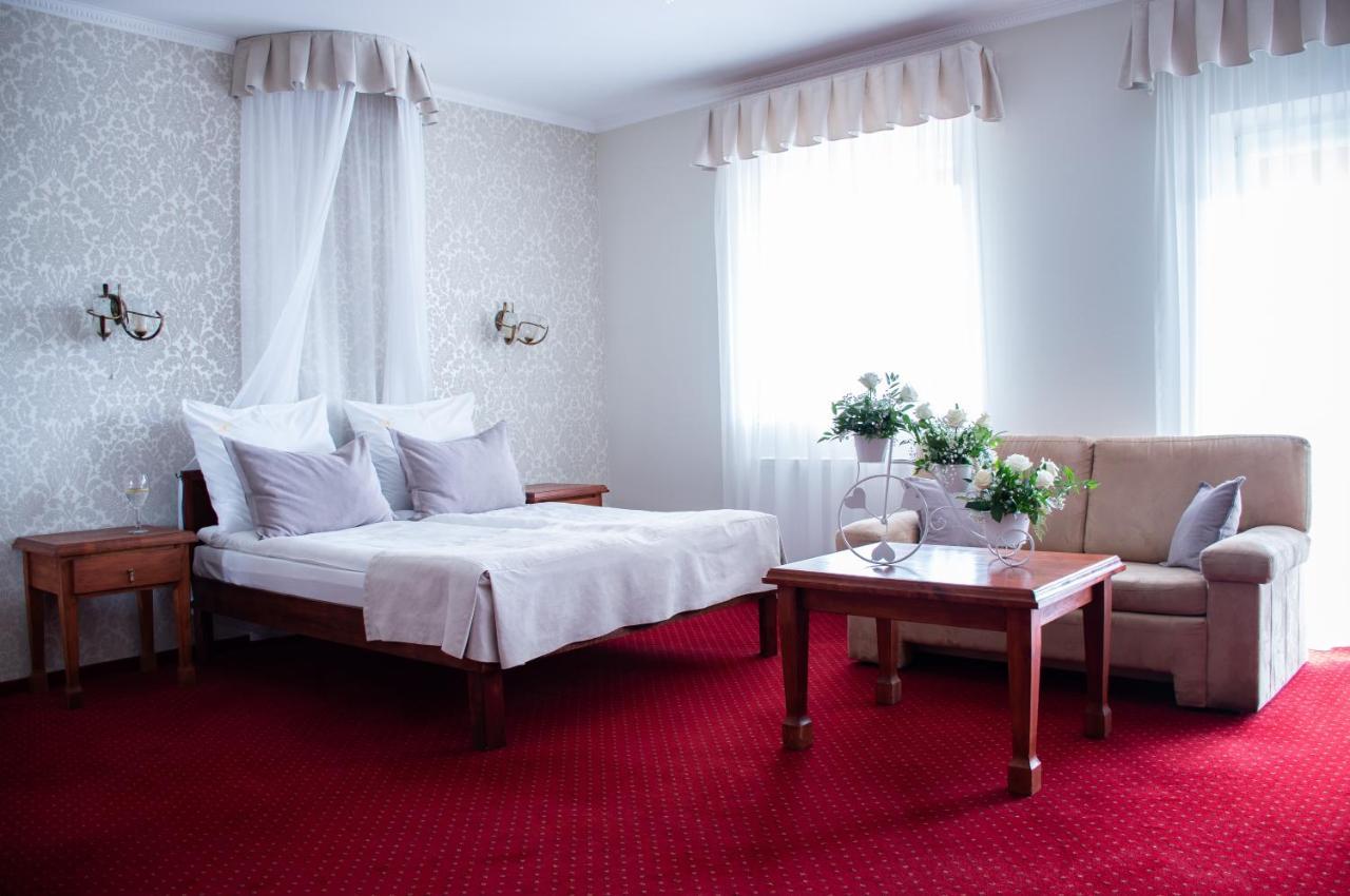Hotel Dwor Czarneckiego Porosły Exterior foto