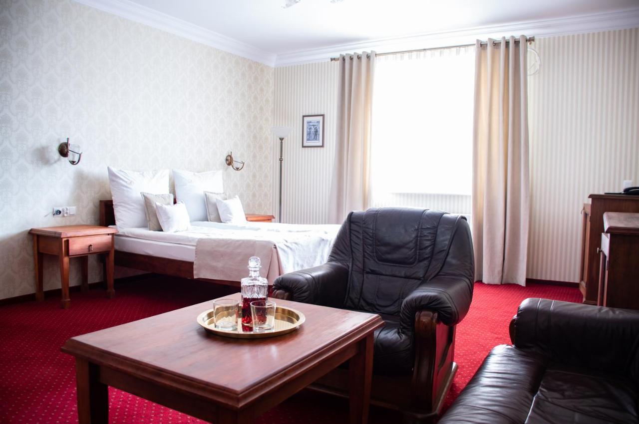Hotel Dwor Czarneckiego Porosły Exterior foto