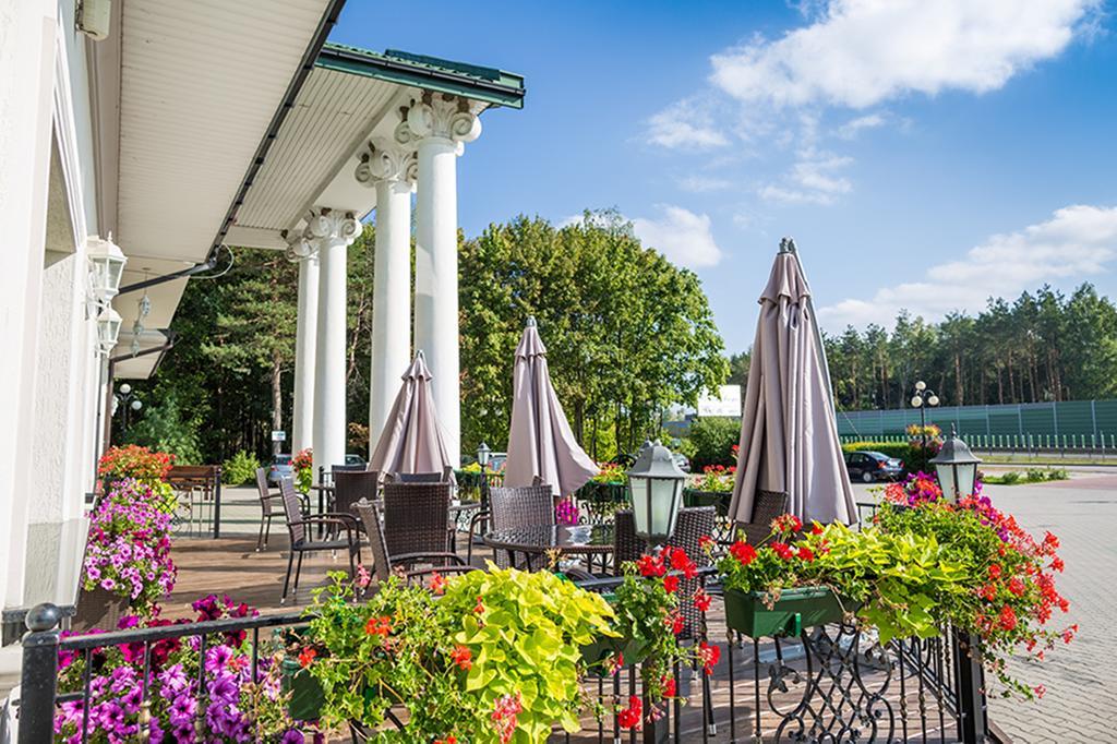 Hotel Dwor Czarneckiego Porosły Exterior foto
