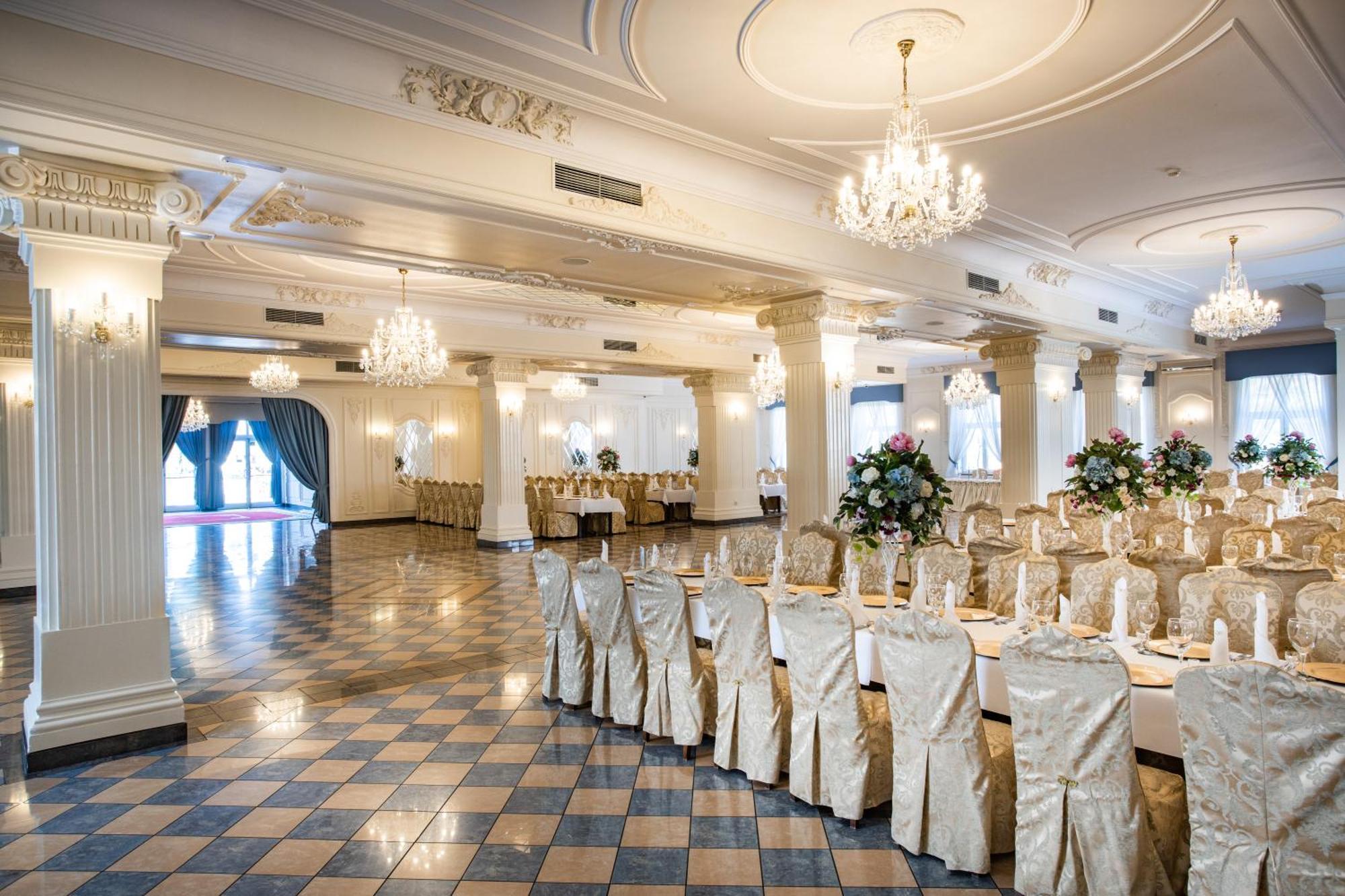 Hotel Dwor Czarneckiego Porosły Exterior foto