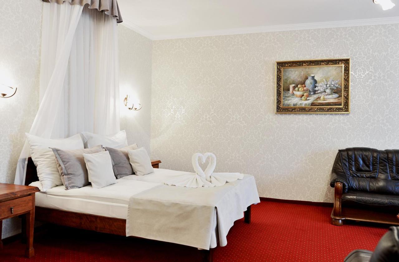 Hotel Dwor Czarneckiego Porosły Exterior foto